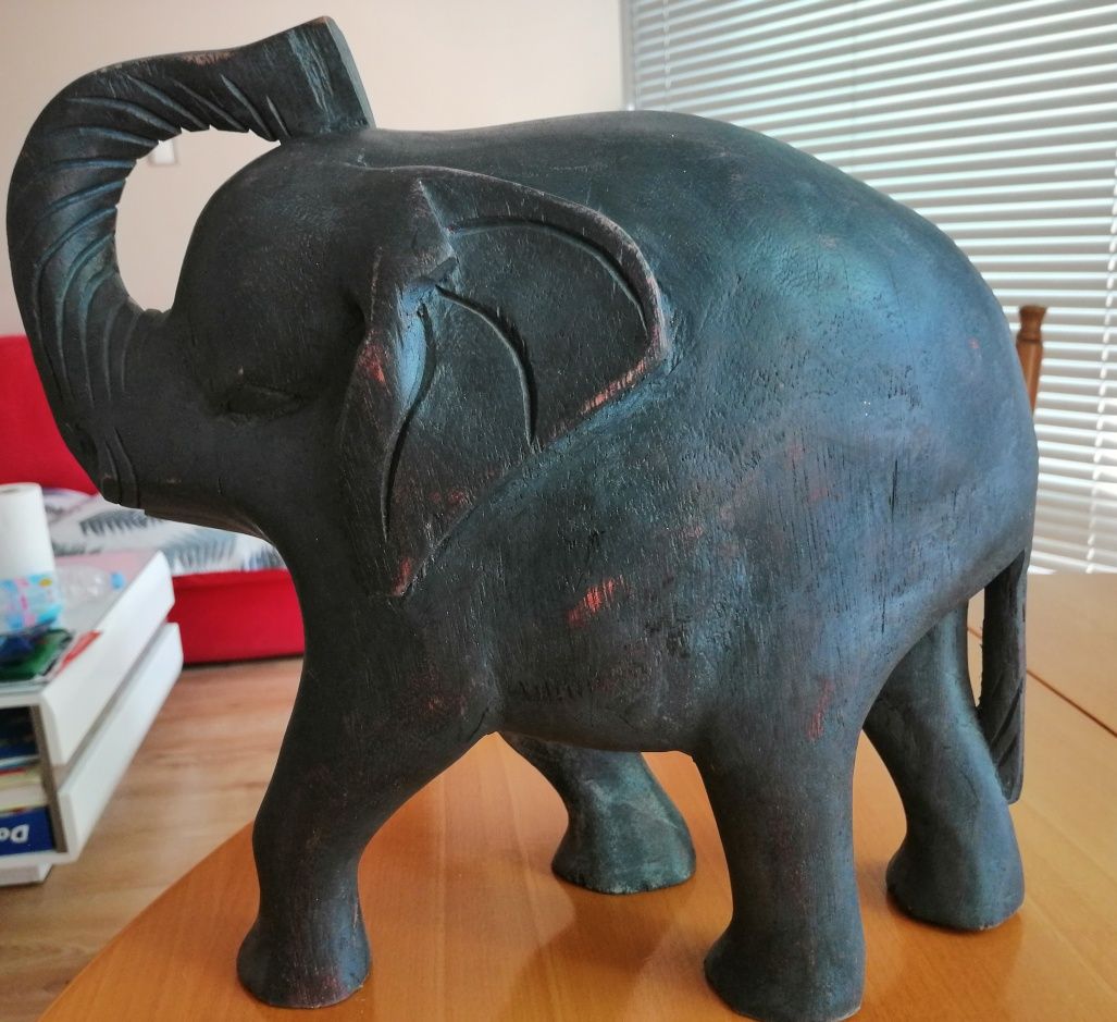 Абаносова фигура на слон