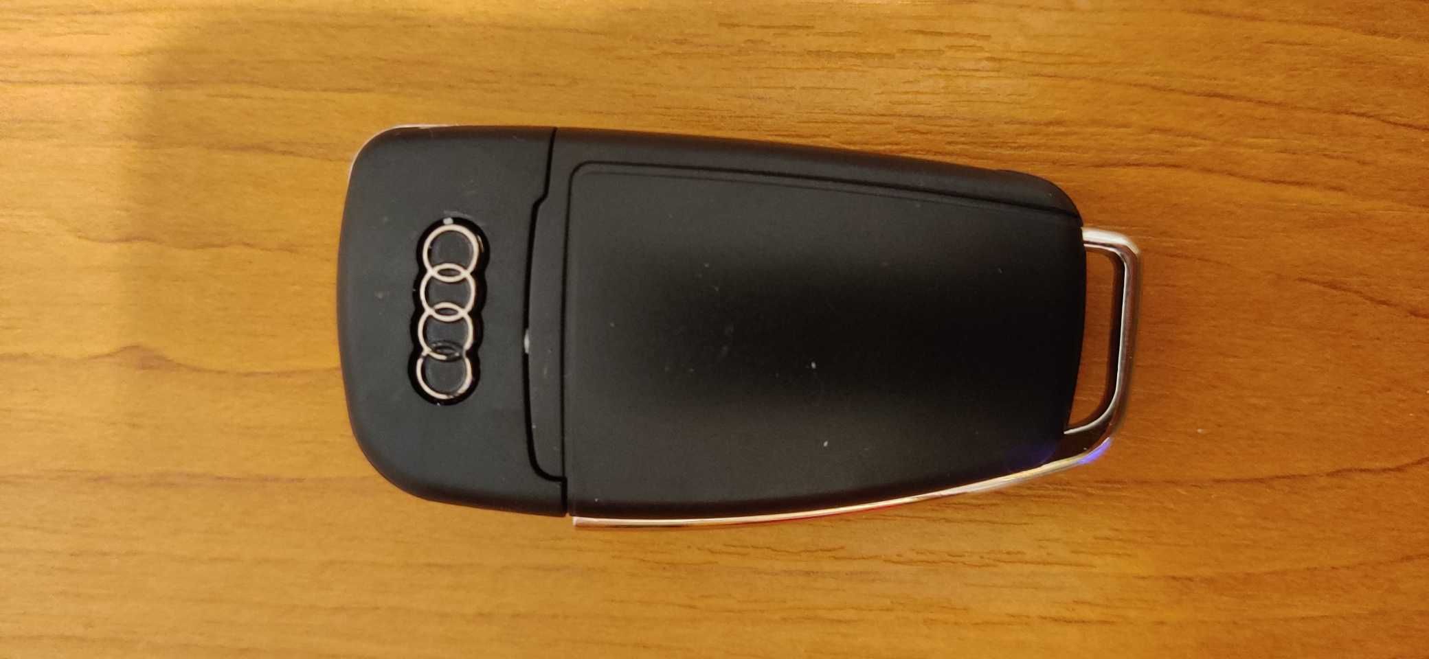 Stick USB sub formă de cheie contact pentru AUDI