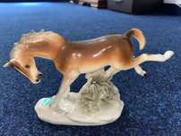 Figurină ceramică- cal în galop