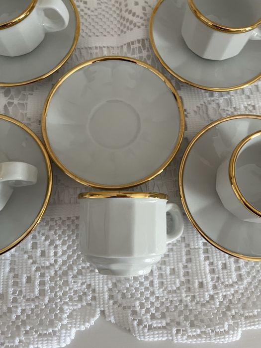 Set 5 cescute de cafea expresso. Din portelan fin si elegant.
