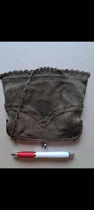 Poșetuță vintage din metal argintat.
