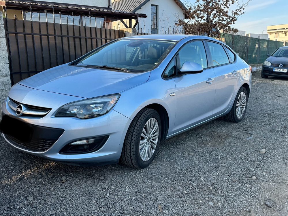 Vand Opel Astra berlina 2014