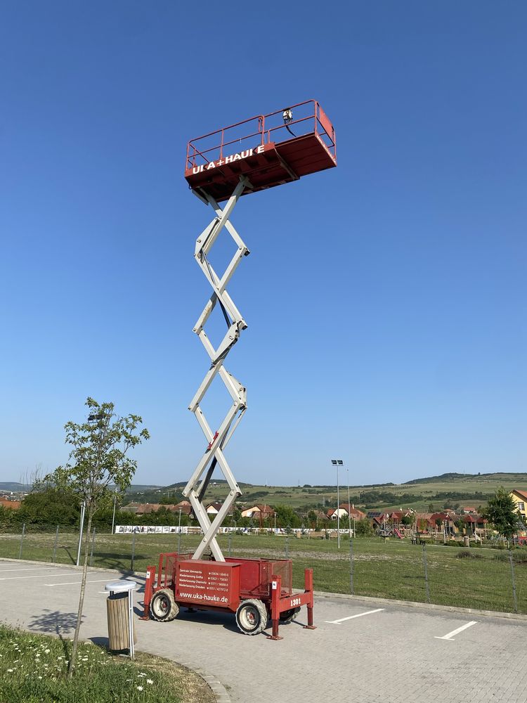 De inchiriat nacela 4x4 electrica