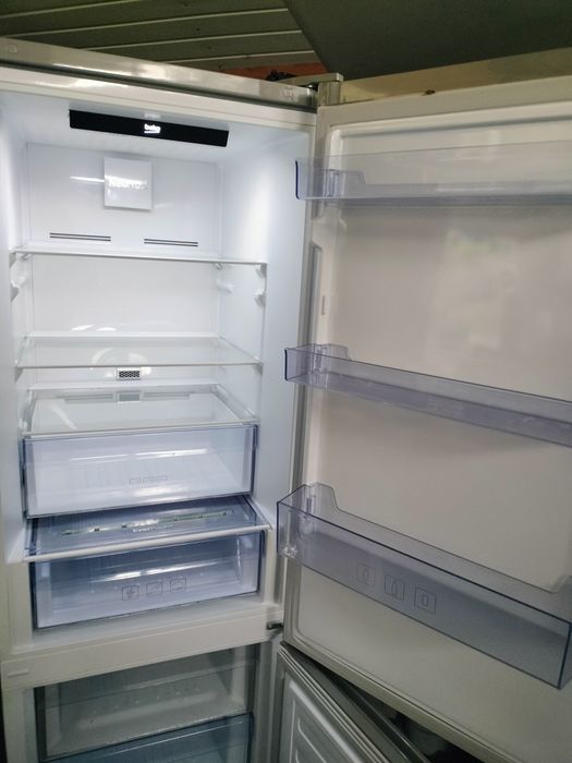 Frigider Beko 1,8m