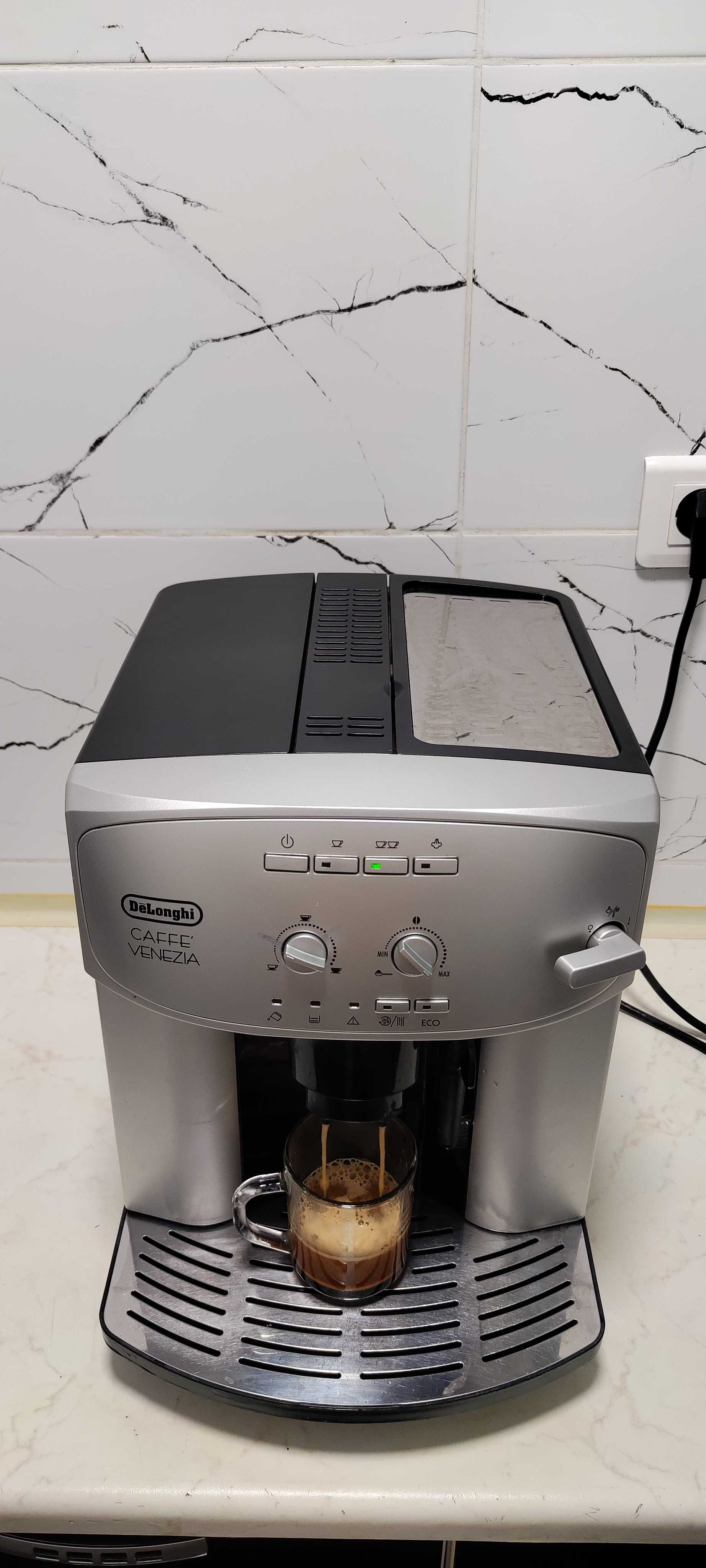 Espressor Automat DeLonghi Caffe Venezia ESAM2200.S cu Cafea Boabe