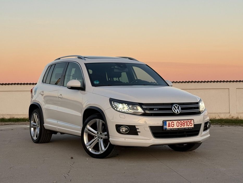 Volkswagen Tiguan R-Line / Dsg / Panoramic / Lane Assist / Webasto