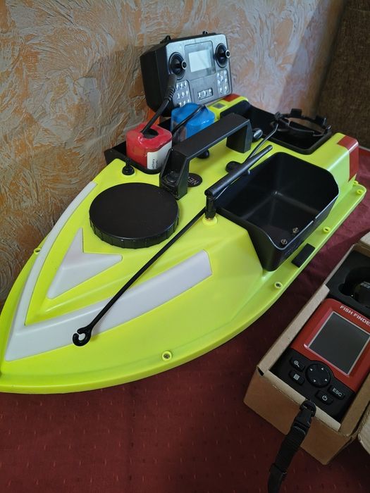 Лодка за захранка със Сонар и GPS