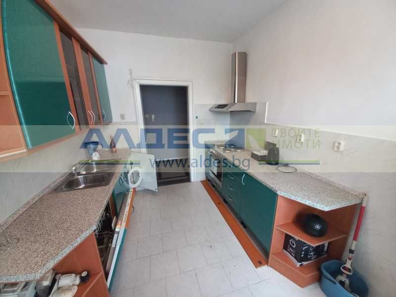 Аристократичен апартамент с три спални до Докторски паметник!