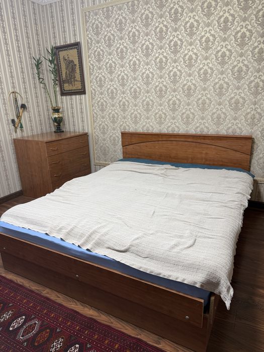 Продается спальный гарнитур