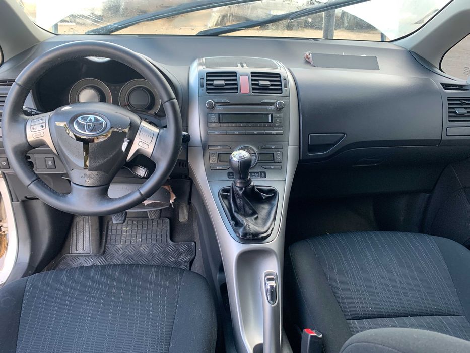 dezmembrez toyota auris 1.4i cod motor 4zzfe/ usa fata auris/ hayon