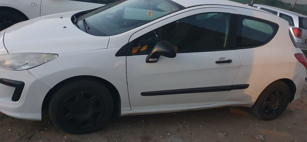 Dezmembrez Peugeot 308 1.6 hdi