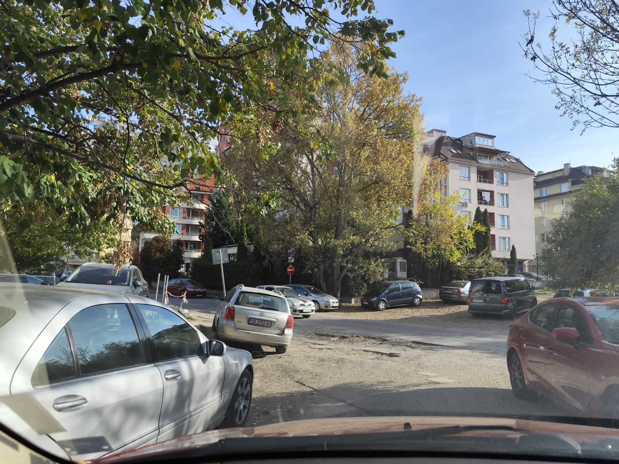 Широк ГАРАЖ МЛАДОСТ 1, срещу пицария "Ветрило"