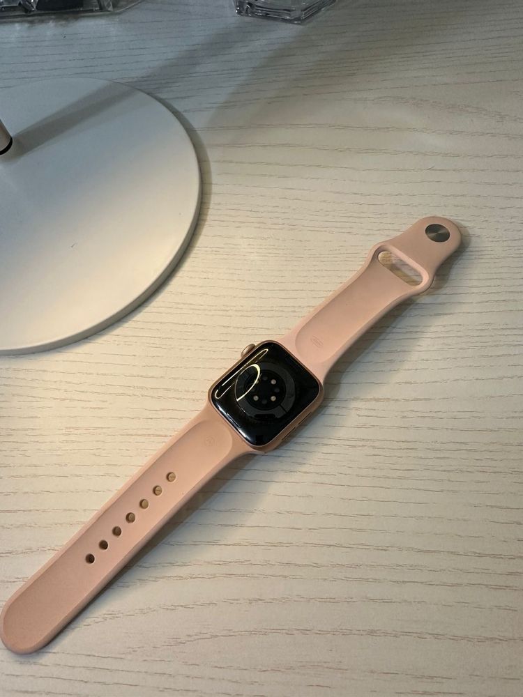 Продаются Apple Watch 6