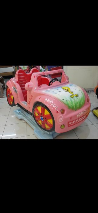 Детска клатушка с монети