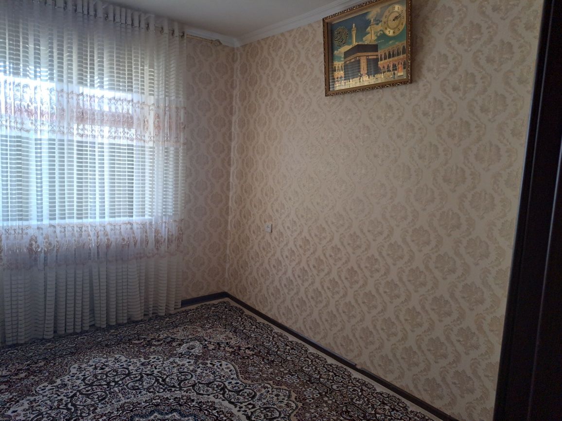 Kvartira sotiladi gorni insitutni orqa tarafidagi qizil domlarda