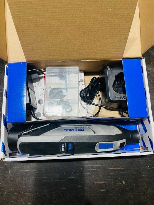Unealtă multifunctionala rotativă Dremel 8240,cu baterie 12 V 2 Ah