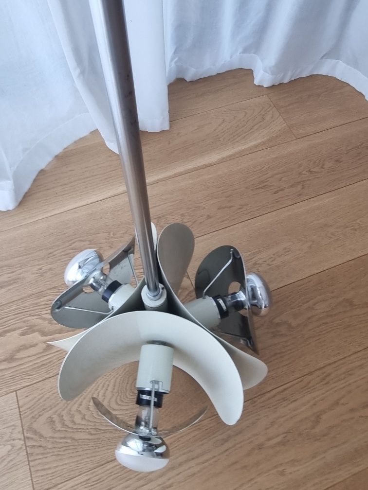 Lampa argintie metalica