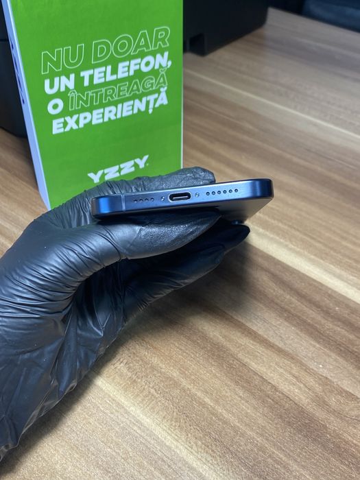 iPhone 15 Pro Max / 256 GB / Sănătate baterie 90% / Ca nou