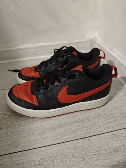 Papuci Nike court.Marimes 35.5.Conditi foarte bune