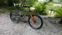 2022 Nukeproof GIGA 290C Factory Full AXS Cadru Carbon cu Roți de 29"