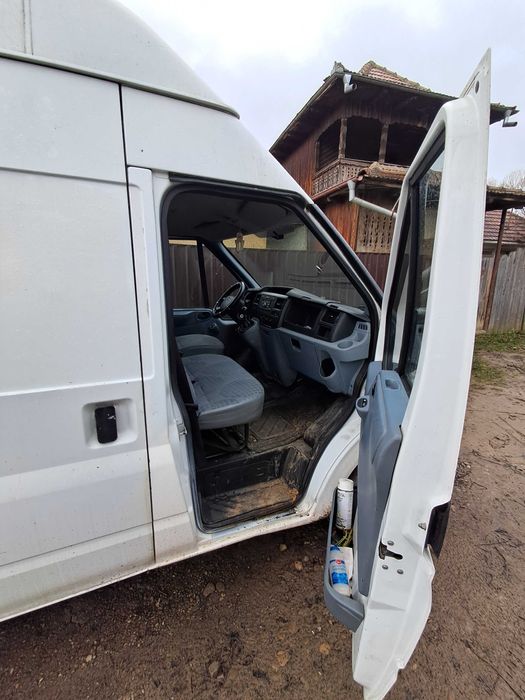 Vând Ford Transit