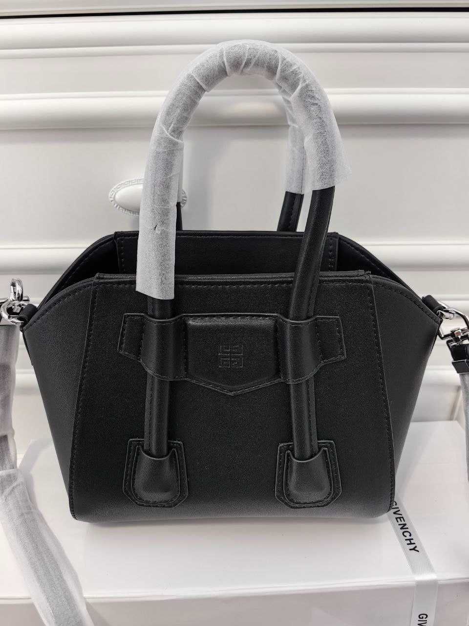 Дамска Чанта GIVENCHY Mini Antigona Lock bag in Box leather 100%
