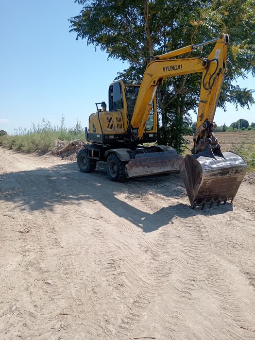 Ekskavator sotiladi sroshni  ishlap turgan texnika