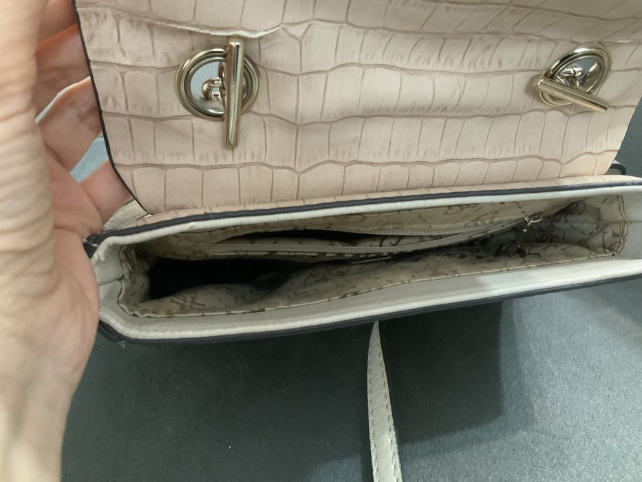 Розова чантичка Guess
