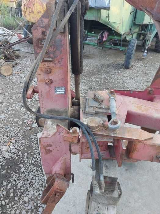 Vând plug naud 4+1 (nu kuhn,lemken )