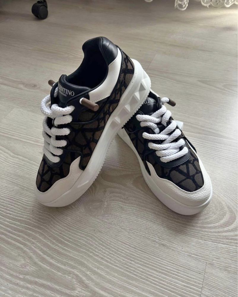 Adidasi Valentino Garavani One Stud XL Premium