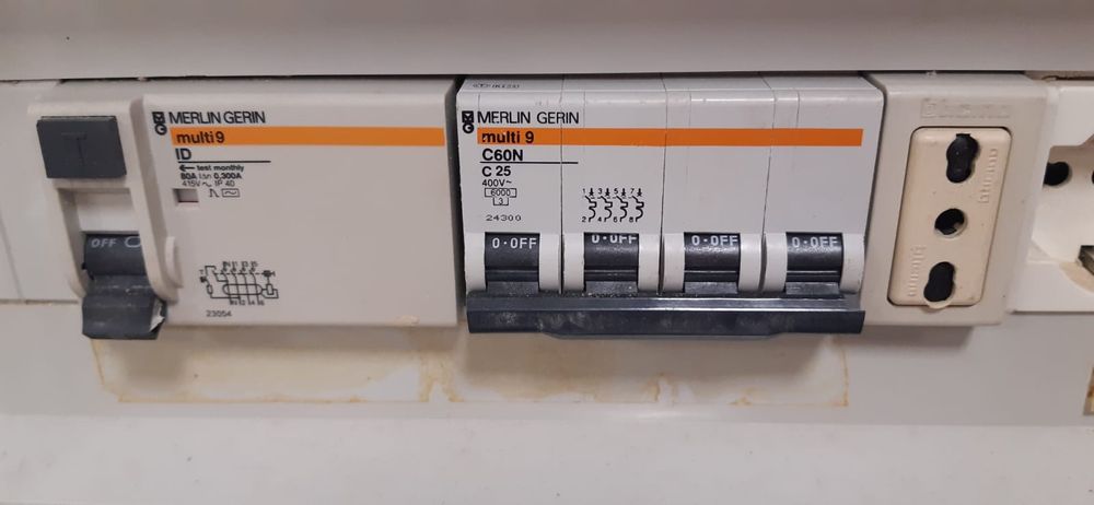 Tablou electric uzat în  stare bună
