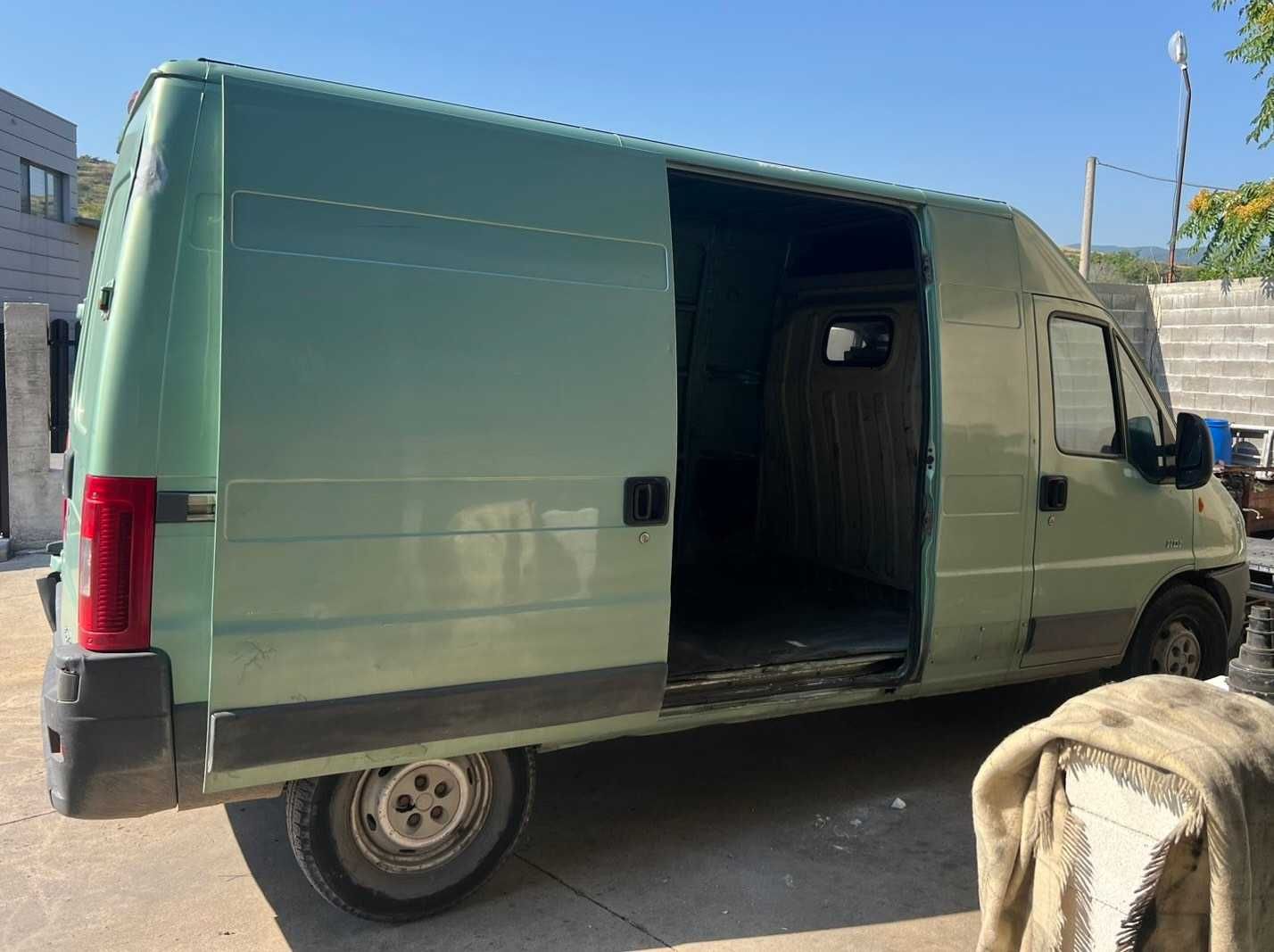 Товарен бус под наем - Peugeot Boxer 2.2 HDI