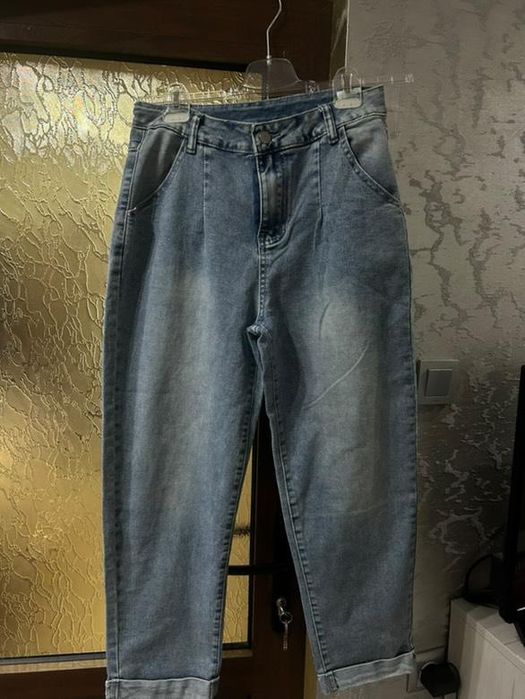 Дънки размер М чисто нови