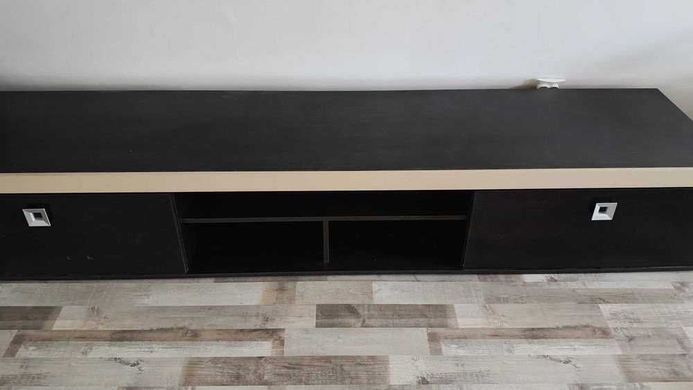 Vand mobila living