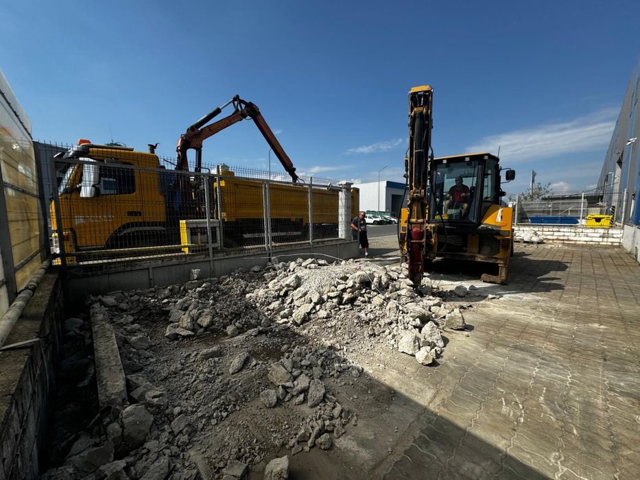 Buldoexcavator cu picon, Demolari, Evacuari moloz
