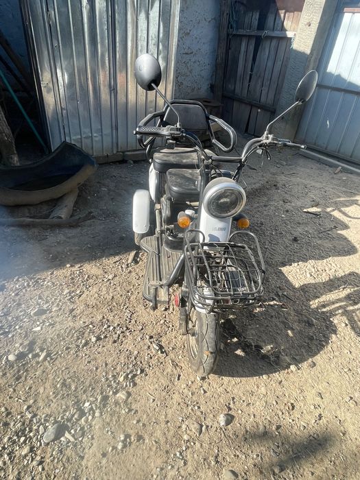 Scuter electric 3 roti