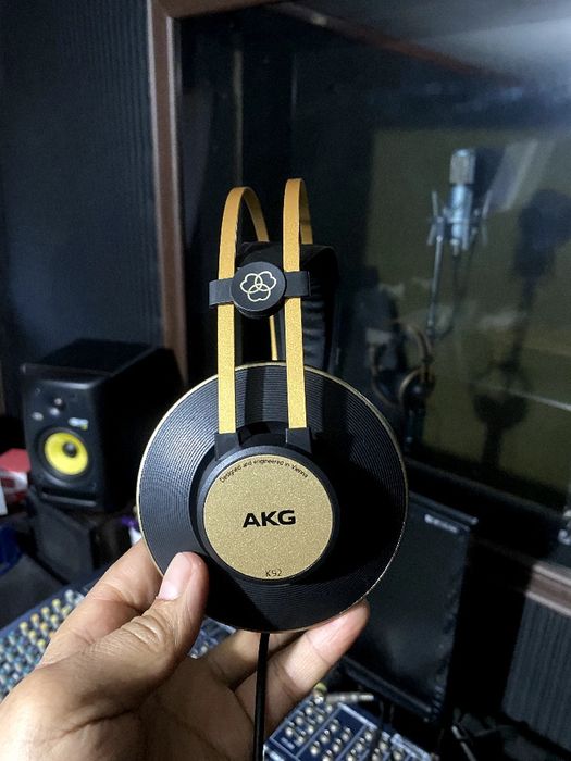 AKG k92 Manitor Studio naushnik Sotiladi
