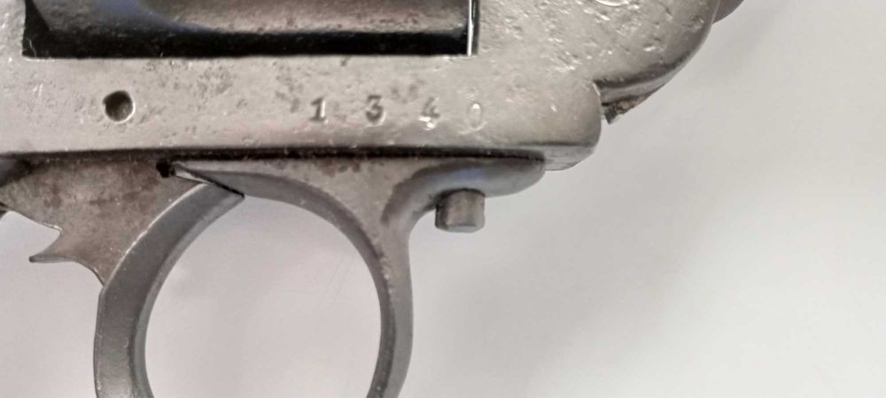 Продавам стар револвер, автентичен