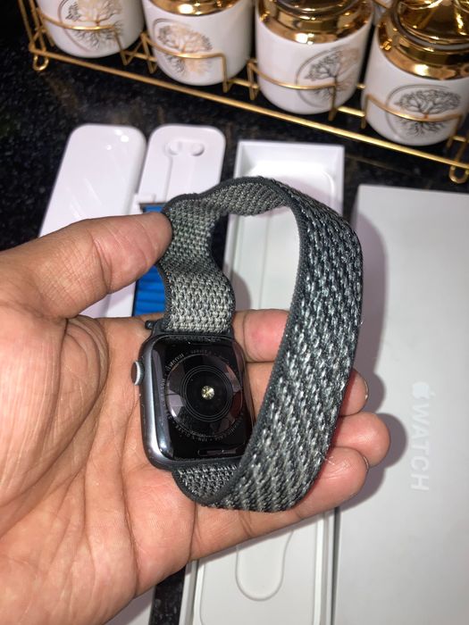 Apple watch series 4 Nike edition