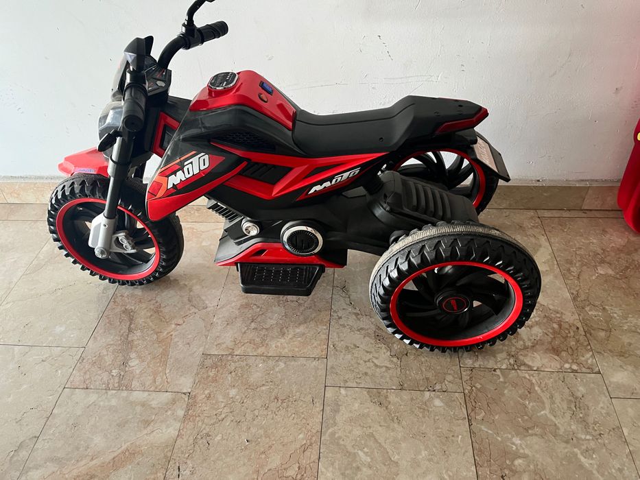 Акумулаторен детски мотор