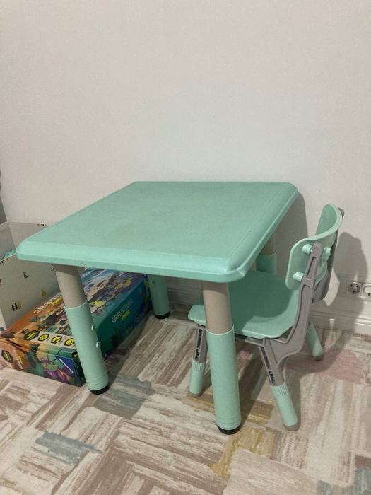 Măsuță reglabilă copii