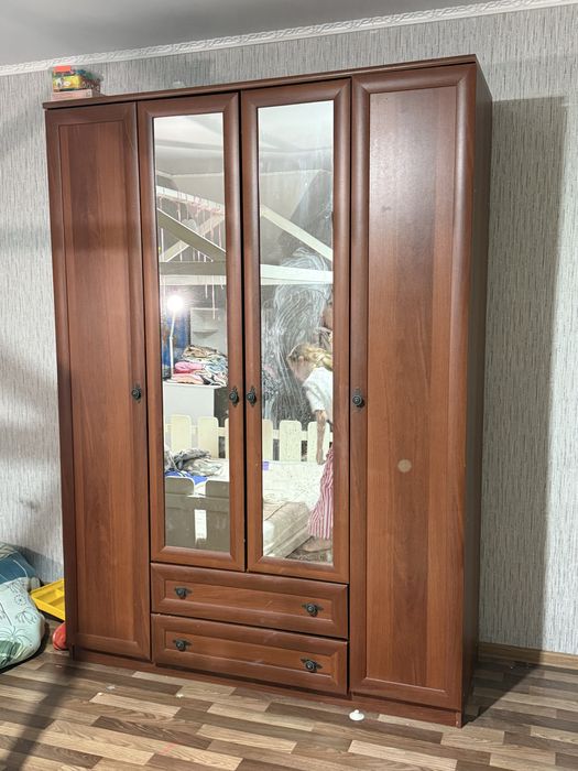 Продам Шкаф в спальню прихожую