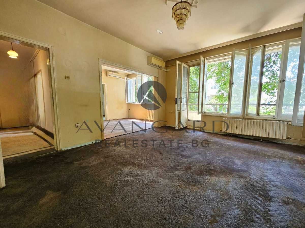 Продава се Тристаен апартамент в Пловдив, Център - 110 кв.м за 2055 €/кв.м - Снимка #1