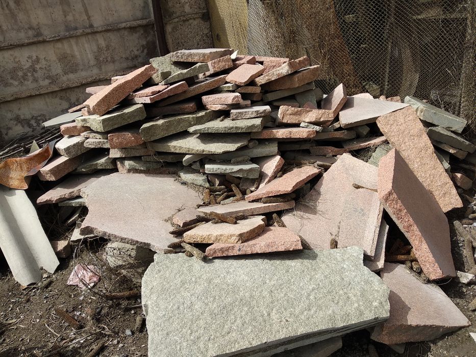 Продам гранитный камень в виде обрезков