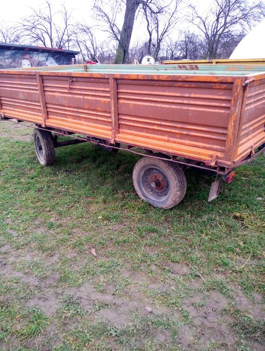 Vând remorcă pentru tractor.
