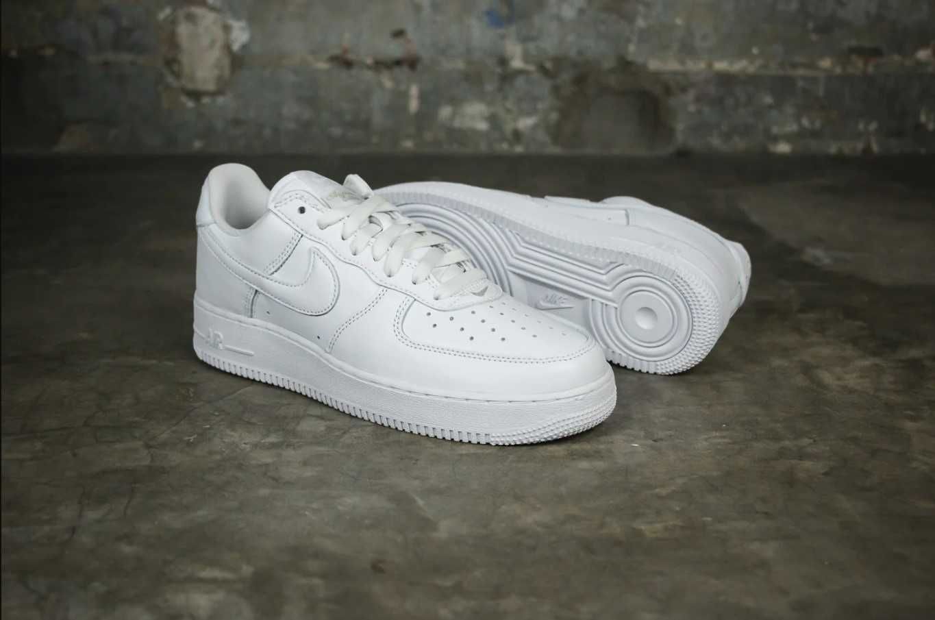 Air Force 1 low triple white