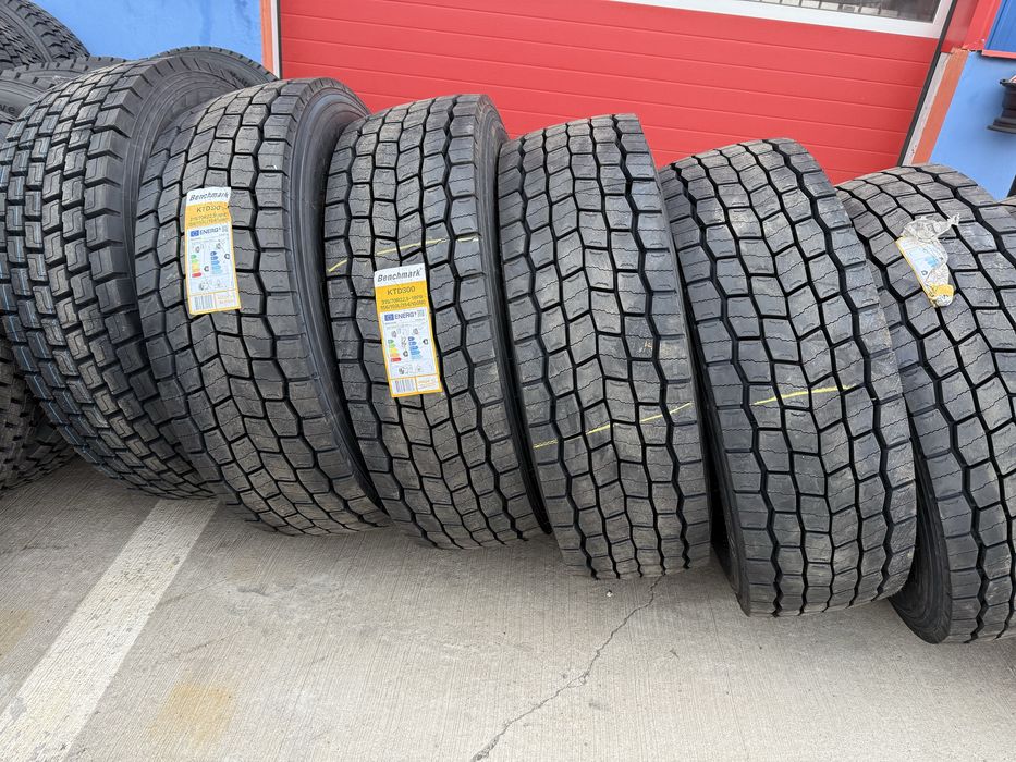 Anvelope Noi 315/70/22.5 Benchmark