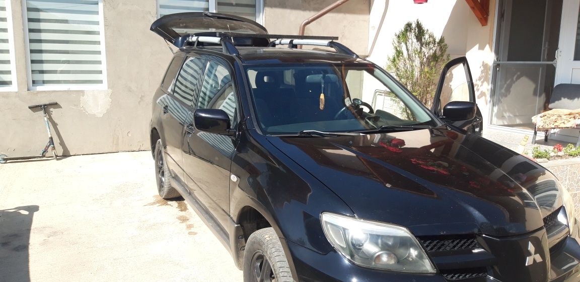 Vând mitsubishi outlander 2003