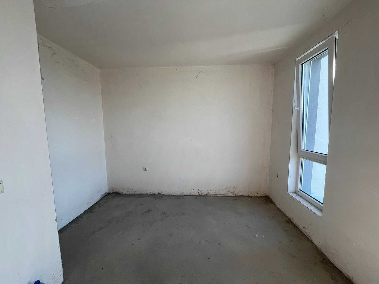 Продава се Двустаен апартамент в Карлово - 93 кв.м за 807 €/кв.м - Снимка #4