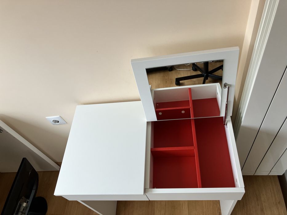 Тоалетка BRIMNES